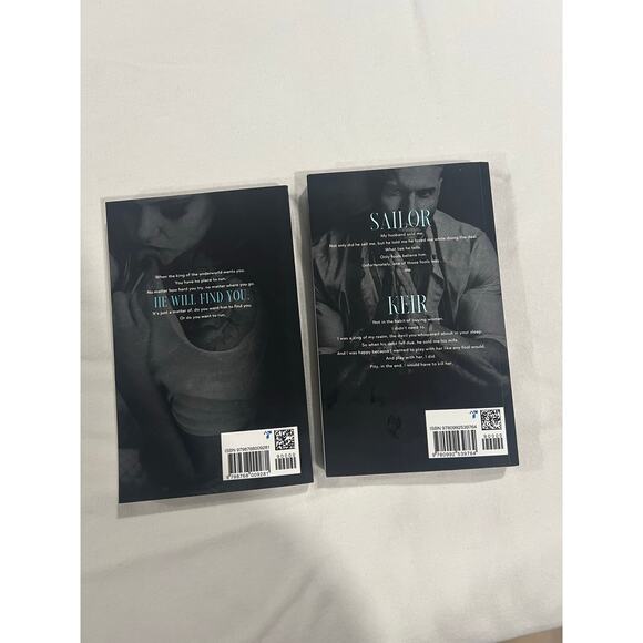 Books 1 & 2 Chained Hands locked Hearts T.L. Smith - Picture 5 of 5